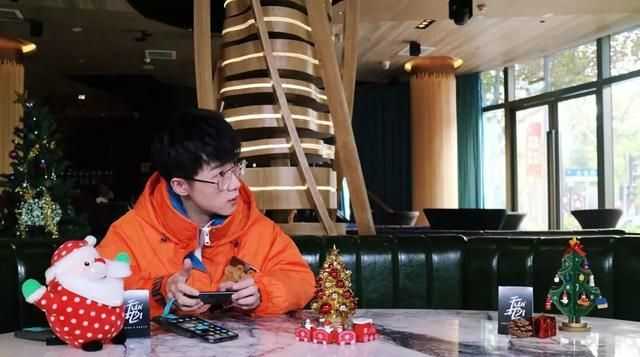 官方和平精英第一人人气固然重要实力才是重中之重