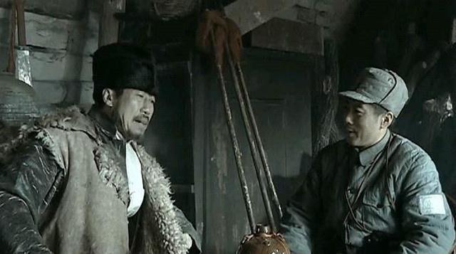 在《亮剑》中,也出现过土匪,那就是黑风寨.这股土匪的首领是谢宝庆.