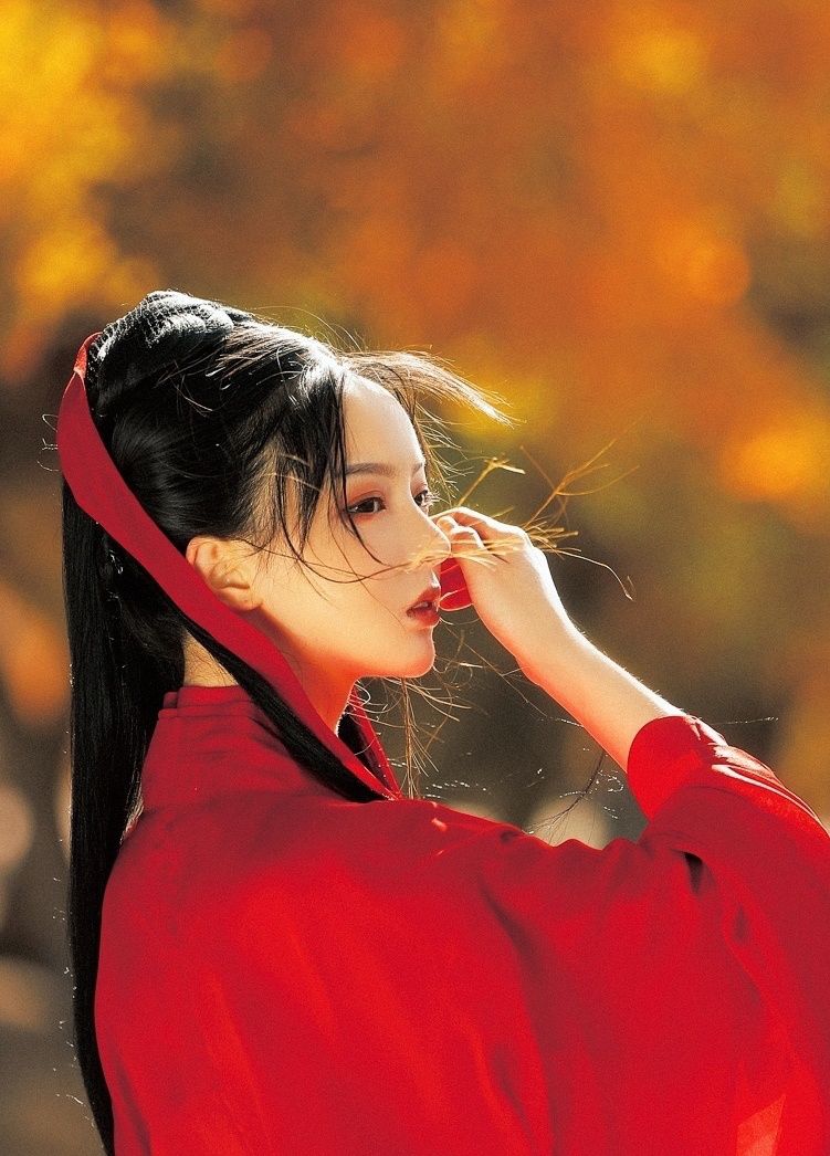 汉服写真摄影大片拍摄之《胡杨林里的红衣女子》