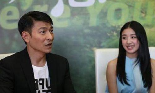 有一次深夜,张含韵接到刘德华助理电话"到刘德华的房间来一下"