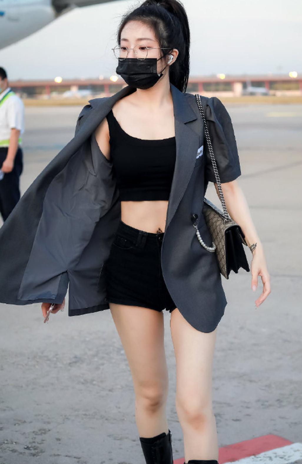 喻言,机场街拍,青春活力_高清图集_新浪网