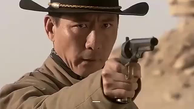 大漠沈先生拿走燕双鹰的枪本以为必然胜过被反杀