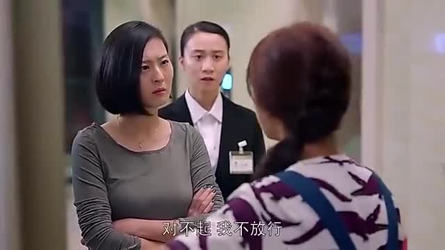 欢乐颂邱莹莹跟楼下邻居吵架差点挨踢多亏反应快