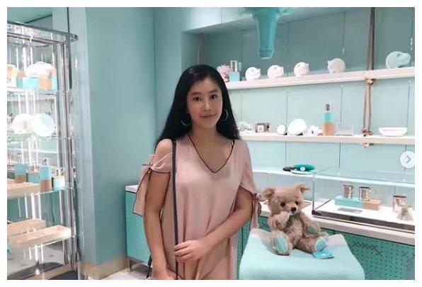 黄圣依继女晒毕业照杨子前妻罕见露面杨海润考入伯克利音乐学院