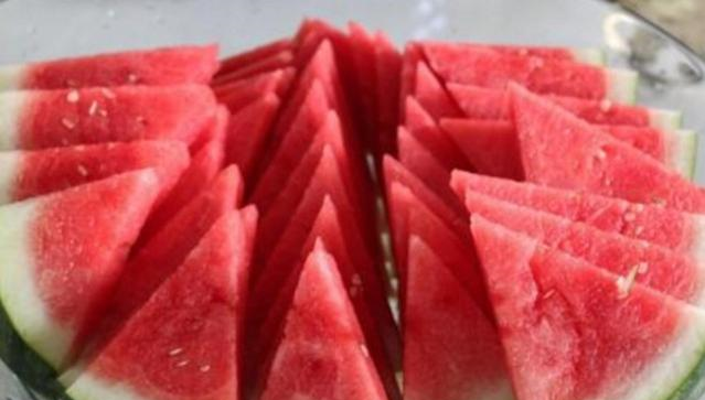 切西瓜5种方法第2种切法是高手在民间第4种切法是熊孩子胡闹