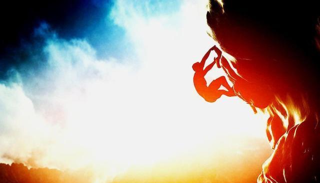 或许因为我们不够有毅力,或许因为我们都太享受现在,于是在时光的洪流