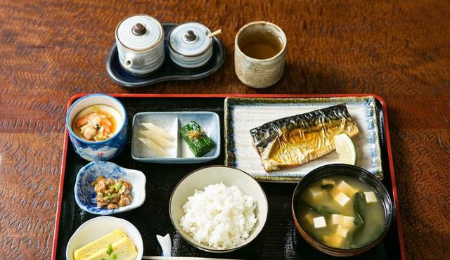 日本人不喝粥,也不吃豆浆油条包子,那他们早餐都吃些什么?