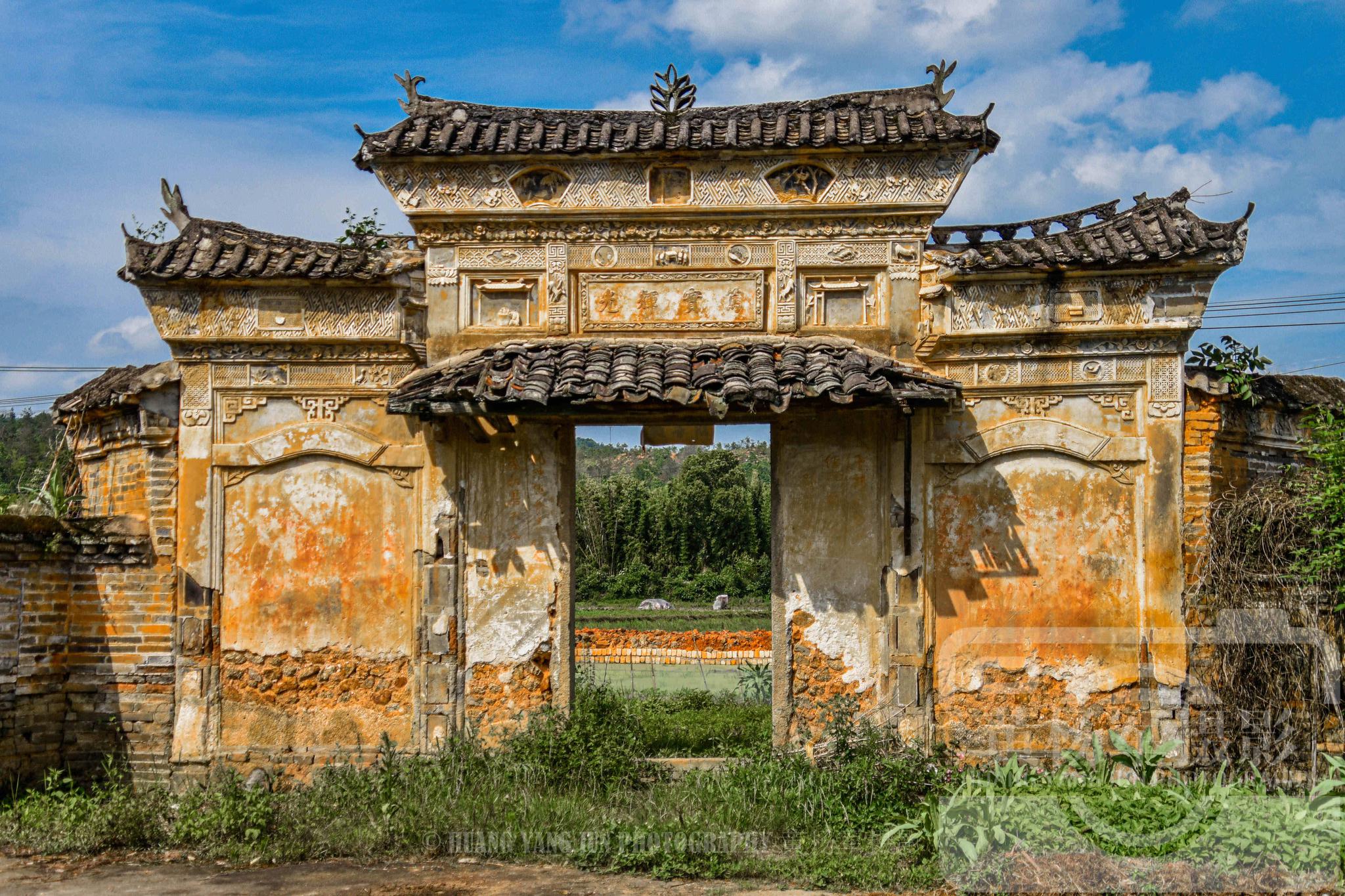 江西赣县区清溪村,有赣南传统建筑九井十八厅,古韵浓郁令人着迷