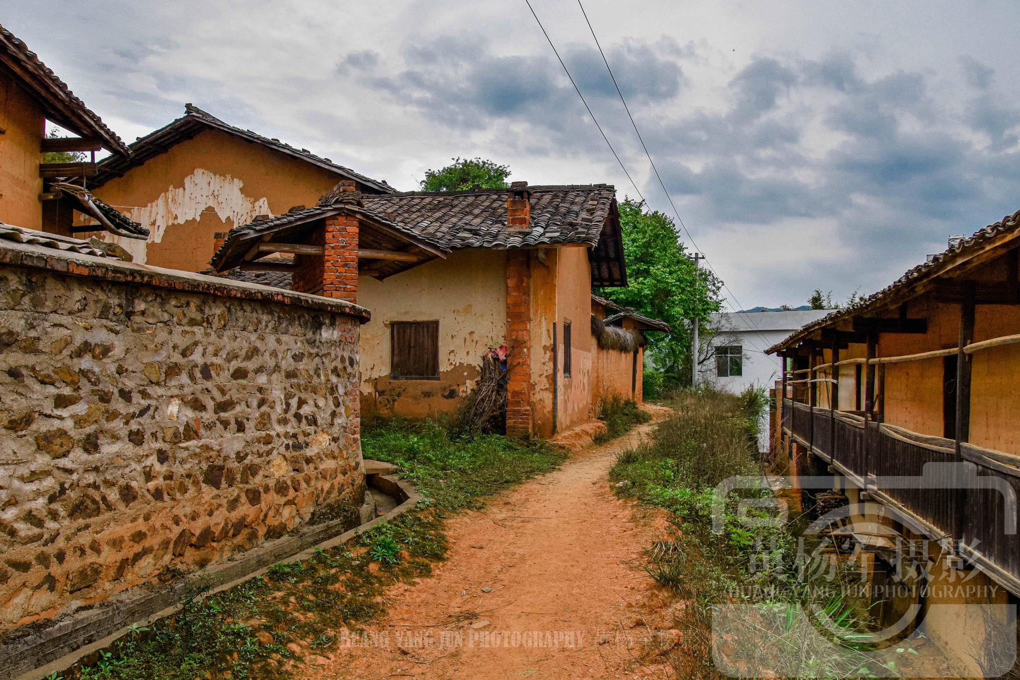 赣州赣县区立濑村,赣南人熟悉的乡村老屋,故乡的原风景很是亲切
