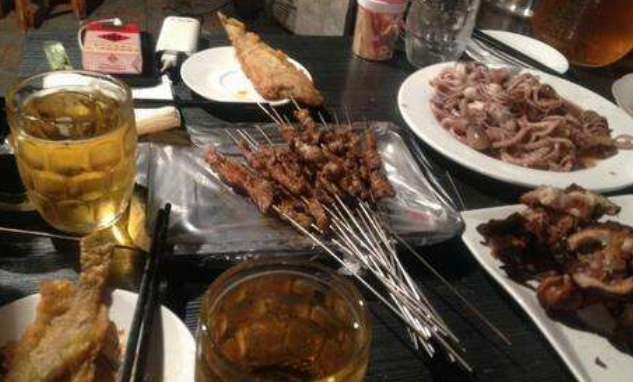 喝酒时，酒量不好可以不喝，但这几句话不要乱说，不然会遭人厌烦休闲区蓝鸢梦想 - Www.slyday.coM