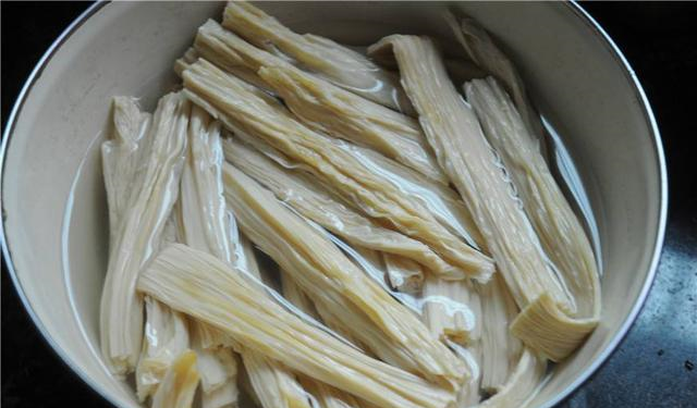 泡腐竹，万万不能直接放水里，掌握这个方法，泡的快还没有硬心休闲区蓝鸢梦想 - Www.slyday.coM
