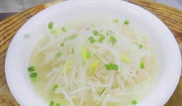 萝卜虾皮汤,做法简单,比海鲜疙瘩汤都好喝!