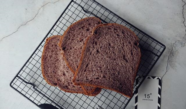烘焙达人分享的这个配方，不用烤箱也能做出柔软好吃的粗粮面包休闲区蓝鸢梦想 - Www.slyday.coM