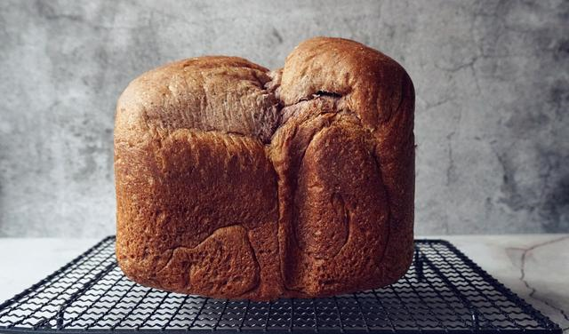 烘焙达人分享的这个配方，不用烤箱也能做出柔软好吃的粗粮面包休闲区蓝鸢梦想 - Www.slyday.coM