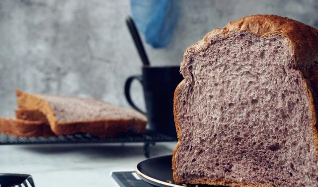烘焙达人分享的这个配方，不用烤箱也能做出柔软好吃的粗粮面包休闲区蓝鸢梦想 - Www.slyday.coM