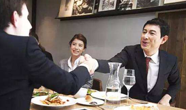 喝酒时，酒量不好可以不喝，但这几句话不要乱说，不然会遭人厌烦休闲区蓝鸢梦想 - Www.slyday.coM