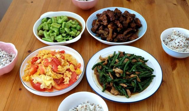 晒晒今天的午饭30元做4道家常菜清淡可口比大鱼大肉受欢迎