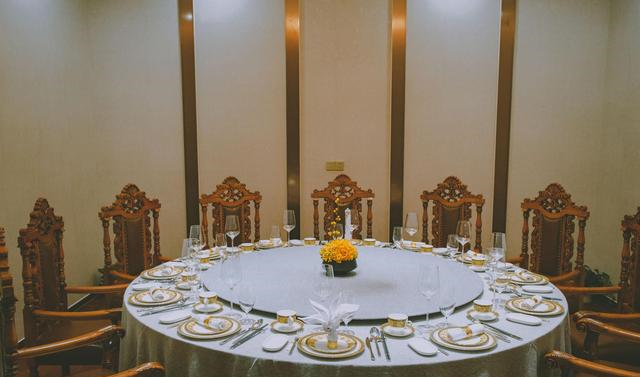 饭桌上面最让人反感的6种行为,吧唧嘴都不算啥,有的真无法忍受休闲区蓝鸢梦想 - Www.slyday.coM 饭桌上面最让人反感的6种行为,吧唧嘴都不算啥,有的真无法忍受休闲区蓝鸢梦想 - Www.slyday.coM