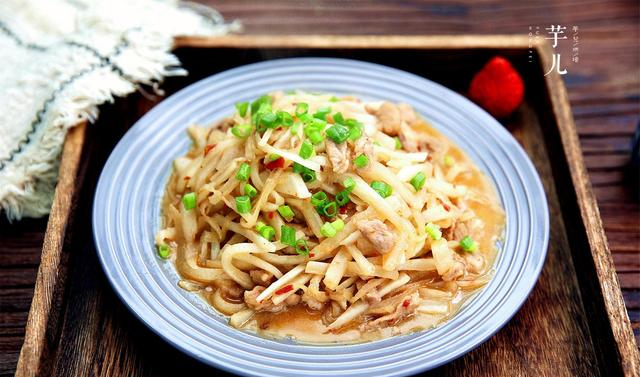 教你白萝卜炒肉丝的家常做法简单美味上桌被疯抢好吃特下饭