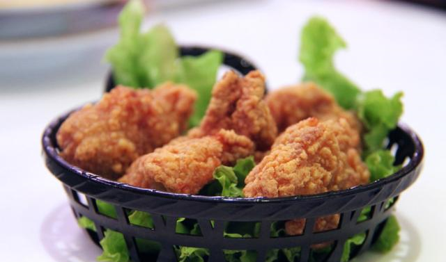 日本人一般吃什么油,为啥油炸食品很多,每天都吃也不会发胖?休闲区蓝鸢梦想 - Www.slyday.coM 日本人一般吃什么油,为啥油炸食品很多,每天都吃也不会发胖?休闲区蓝鸢梦想 - Www.slyday.coM