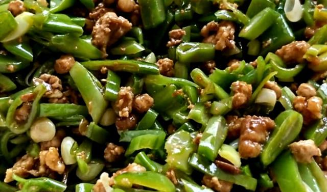 芸豆别再炒着吃了,加一块猪肉,一蒸一烙,馅料充足,上桌遭疯抢休闲区蓝鸢梦想 - Www.slyday.coM 芸豆别再炒着吃了,加一块猪肉,一蒸一烙,馅料充足,上桌遭疯抢休闲区蓝鸢梦想 - Www.slyday.coM