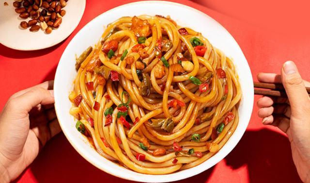 的纯酿米粉,不粘不坨不断节,5分钟冲泡即可食用的品质,在助力衡阳卤粉