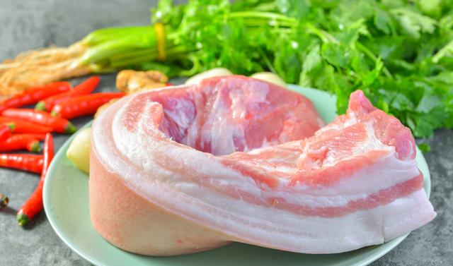 买五花肉时只要说了3个字老板一听就是懂行的便不敢忽悠您