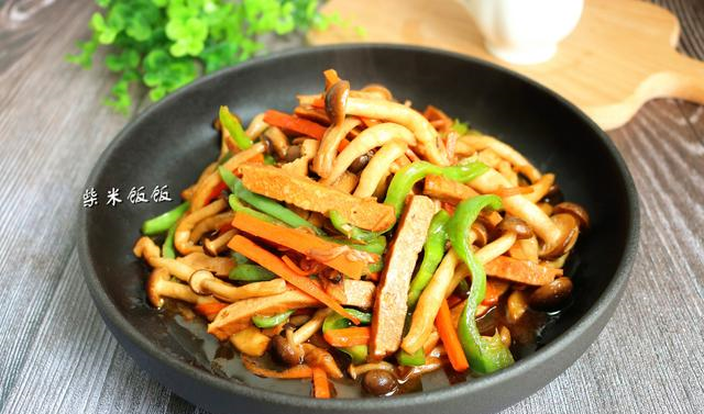 这两种食材一鲜一香搭配一起炒简单快手营养好比炒肉先光盘