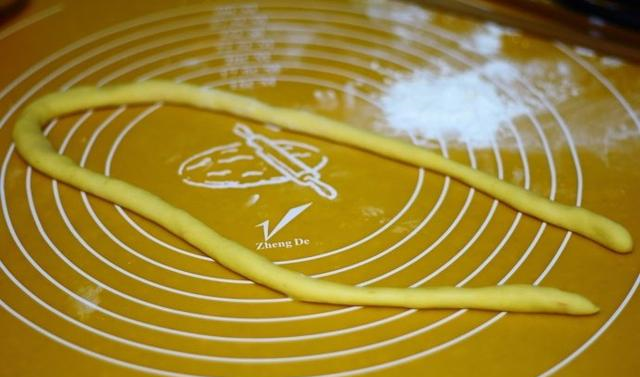 手把手教你做好吃又好看的花卷，孩子看到后直夸妈妈太利害！休闲区蓝鸢梦想 - Www.slyday.coM