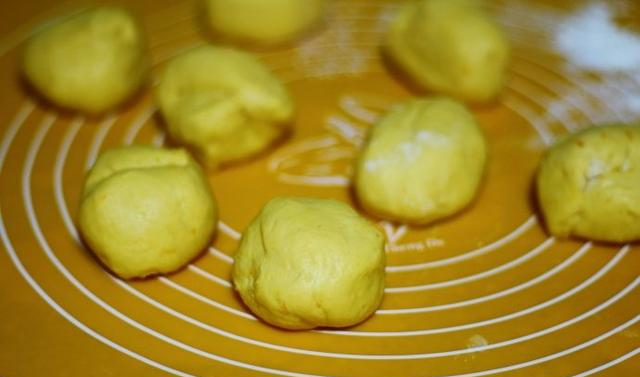 手把手教你做好吃又好看的花卷，孩子看到后直夸妈妈太利害！休闲区蓝鸢梦想 - Www.slyday.coM