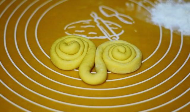 手把手教你做好吃又好看的花卷，孩子看到后直夸妈妈太利害！休闲区蓝鸢梦想 - Www.slyday.coM