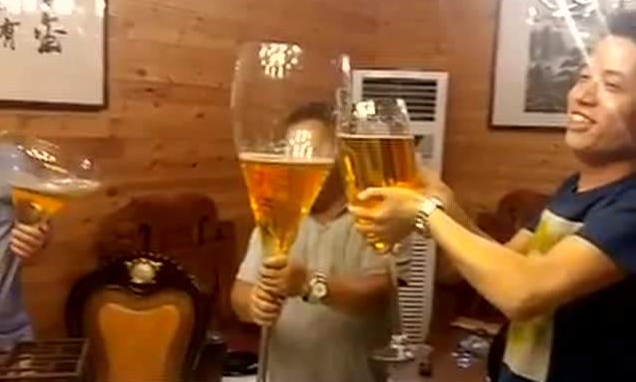 喝酒时，酒量不好可以不喝，但这几句话不要乱说，不然会遭人厌烦休闲区蓝鸢梦想 - Www.slyday.coM