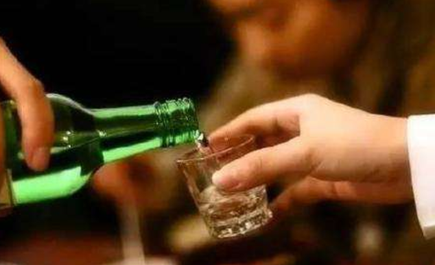 喝酒时，酒量不好可以不喝，但这几句话不要乱说，不然会遭人厌烦休闲区蓝鸢梦想 - Www.slyday.coM