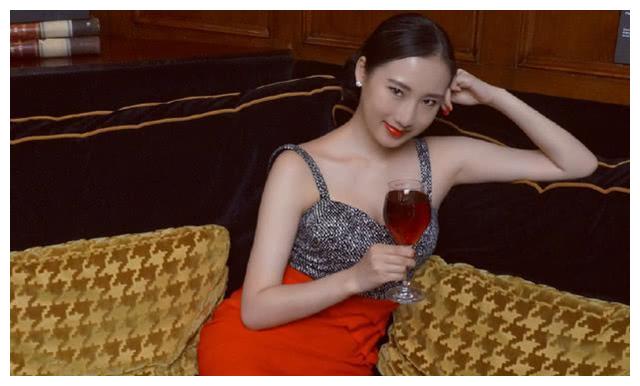 30岁艺体女神李红杨,身材婀娜惹人羡,现成公司高管,美到认不出