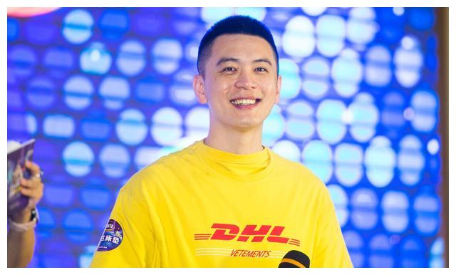 同时,蒋兴权担任辽宁男篮的顾问,吴乃群和卢伟也作为助理教练辅佐杨鸣