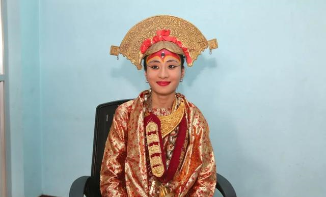 尼泊尔"活女神"的退休生活:每月可领175元,多数女孩孤独终老