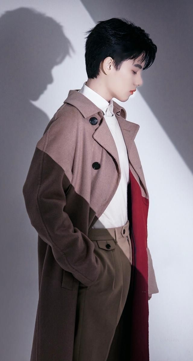 胡先煦不说话的时候,还是很帅的,青春且充满朝气,很有时尚感__财经