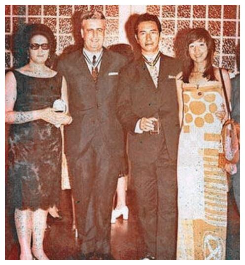 (大房长女何超英曾被誉为"赌王最美的女儿.")