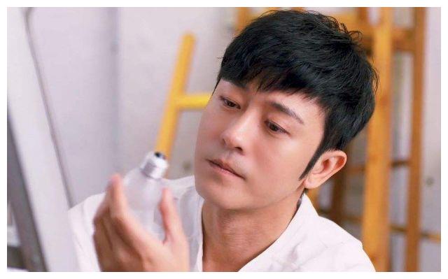 亲妈是导演,干妈也是导演,18年没带火他,娶个媳妇改名却火了