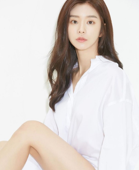 韩国女艺人李主傧写真