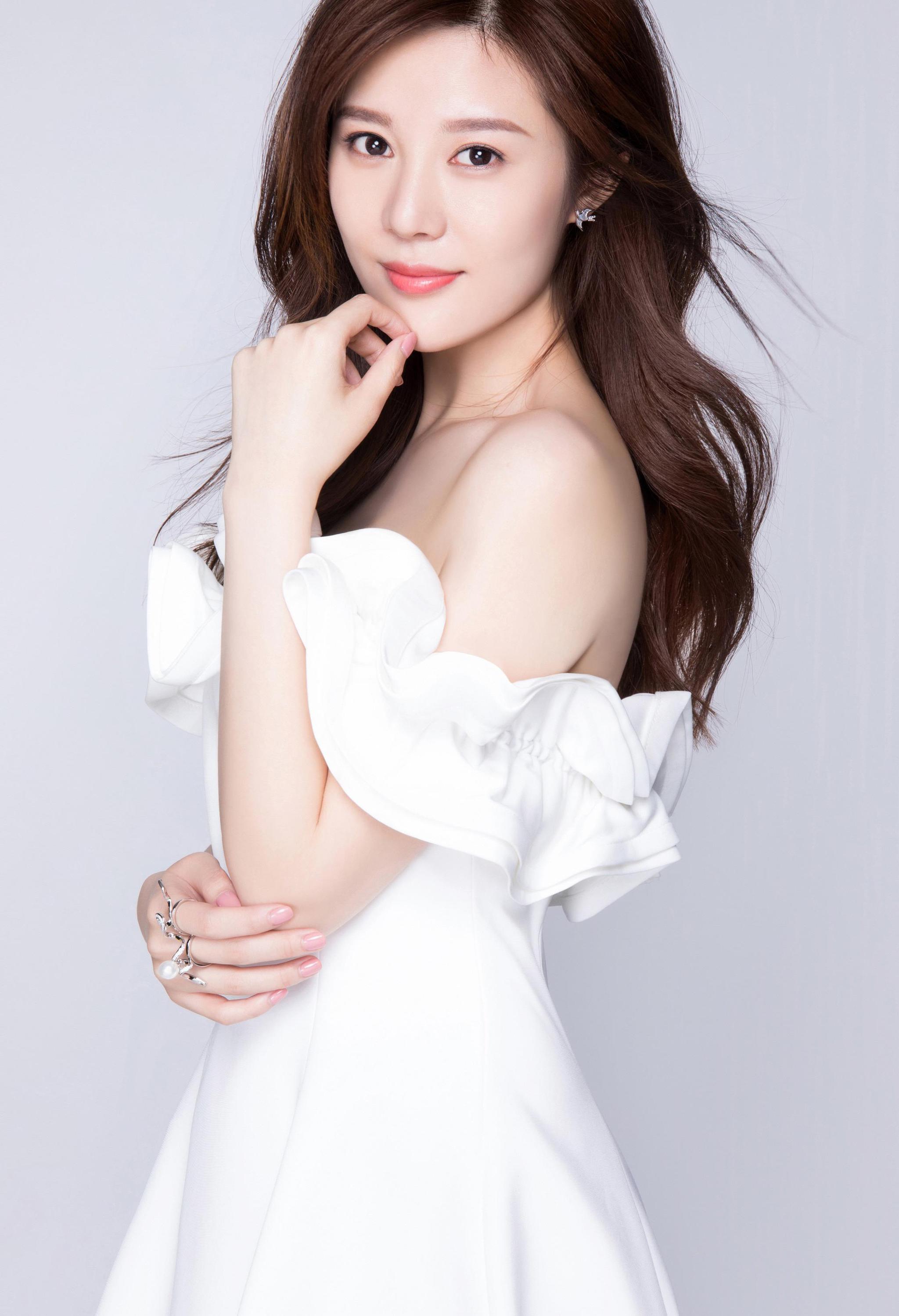 超美邬靖靖:第4022期时尚潮流穿搭欣赏