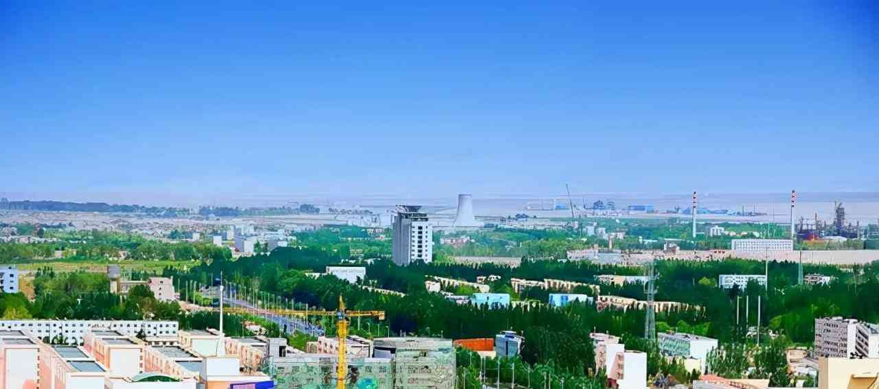 格尔木,一座戈壁中粗狂的小城,干净漂亮,人们热情好客又豪爽__财经