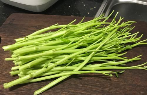 这蔬菜我只吃梗不吃叶多数人觉得浪费却不知梗比叶要好吃太多