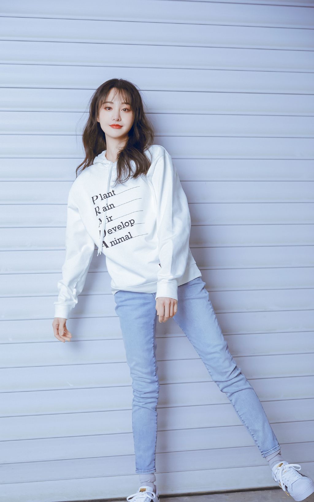 郑爽图集,优越的长直美腿_高清图集_新浪网