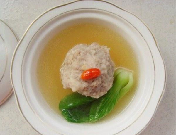 做清汤狮子头时切肉是关键用错了方法味道就差远了