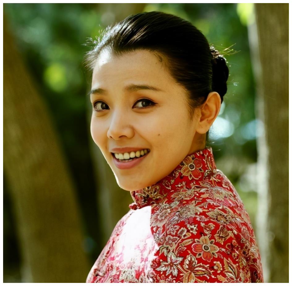 44岁李佳璇晒照,丈夫去世后退出娱乐圈,为其守寡6年孑然一身