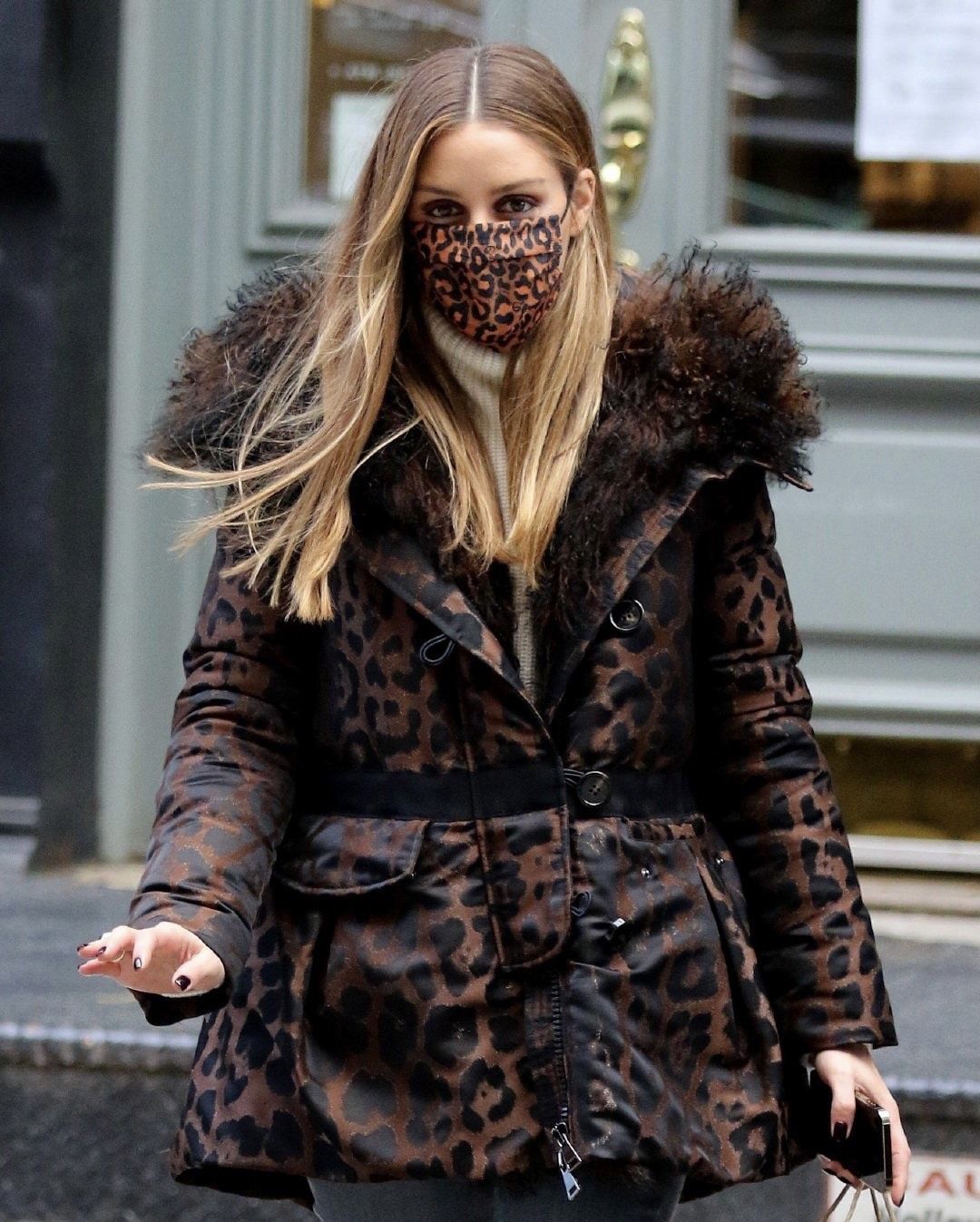 超模奥利维亚·巴勒莫(oliviapalermo)纽约新街拍__财经头条