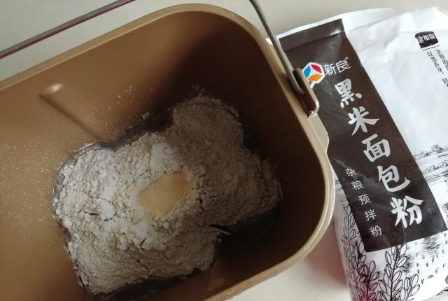 烘焙达人分享的这个配方，不用烤箱也能做出柔软好吃的粗粮面包休闲区蓝鸢梦想 - Www.slyday.coM