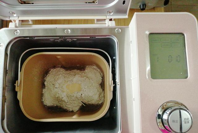 烘焙达人分享的这个配方，不用烤箱也能做出柔软好吃的粗粮面包休闲区蓝鸢梦想 - Www.slyday.coM