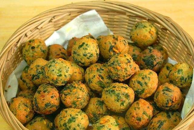 这种菜叶子一直被扔到垃圾桶,医生说它抗癌之王,它做成丸子好吃休闲区蓝鸢梦想 - Www.slyday.coM 这种菜叶子一直被扔到垃圾桶,医生说它抗癌之王,它做成丸子好吃休闲区蓝鸢梦想 - Www.slyday.coM